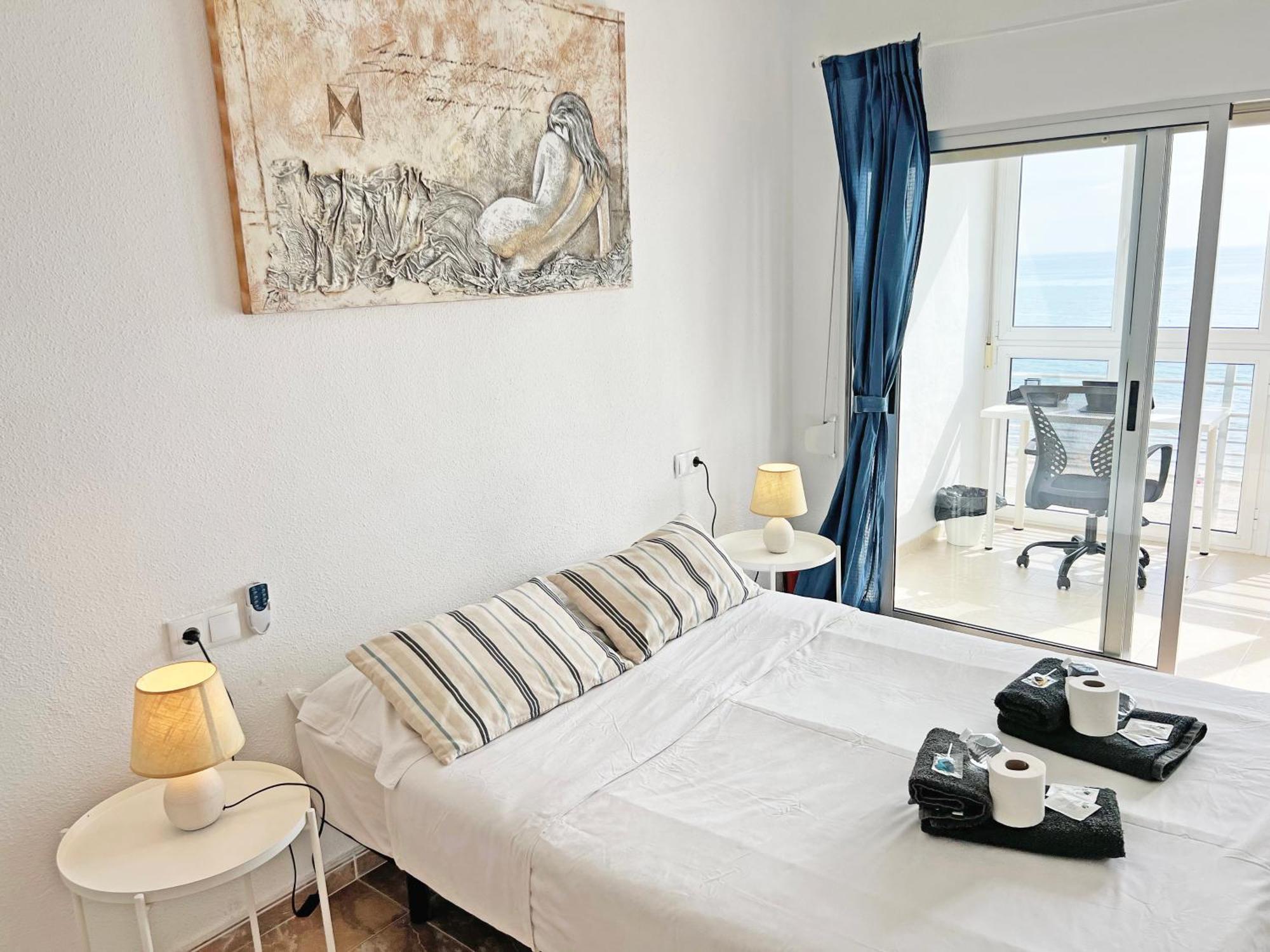 Atico Frente Al Mar 2 Terrazas Barbacoa Y Parking Sujeto A Disponibilidad Apartment El Campello Ngoại thất bức ảnh