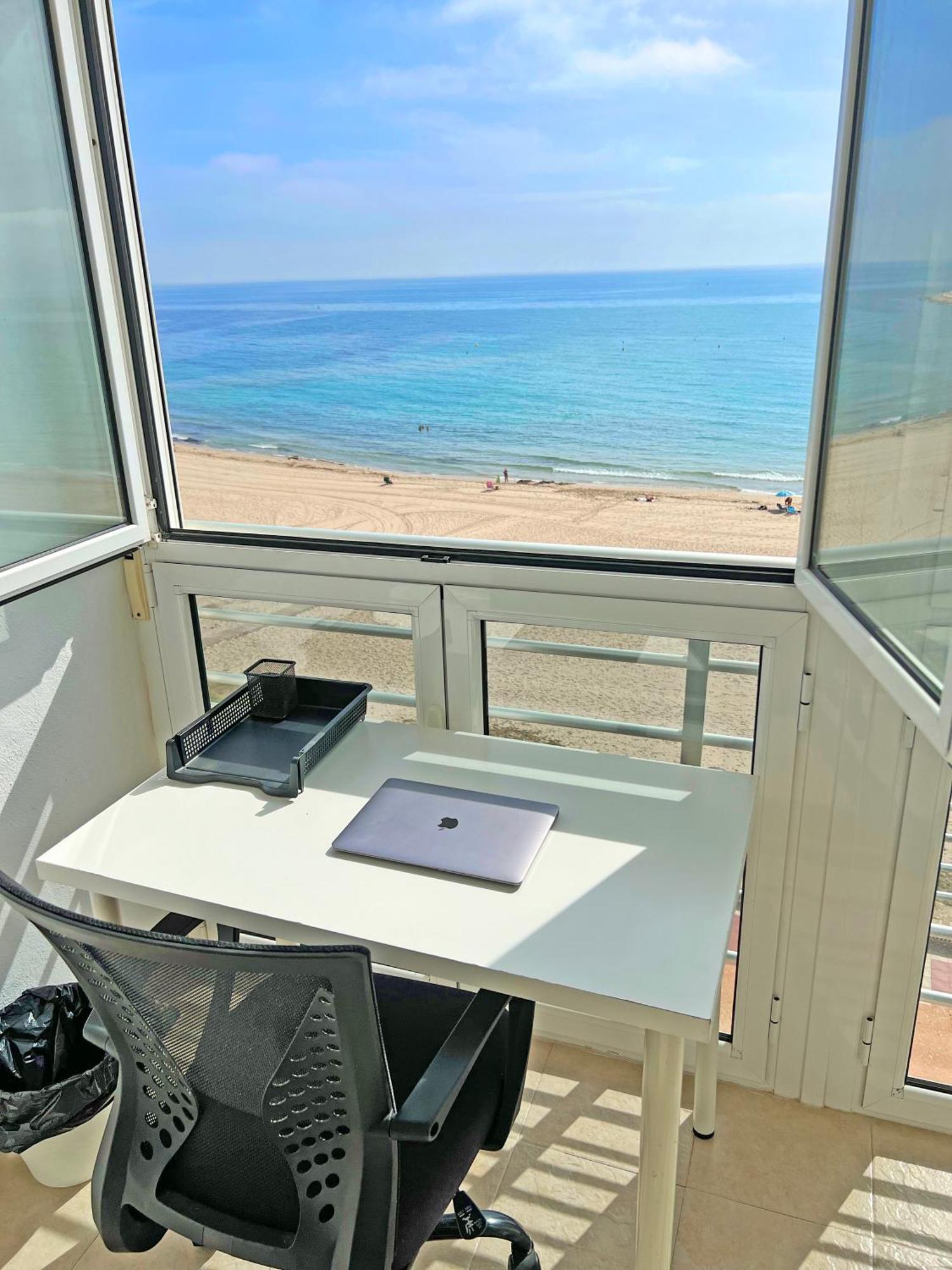 Atico Frente Al Mar 2 Terrazas Barbacoa Y Parking Sujeto A Disponibilidad Apartment El Campello Ngoại thất bức ảnh